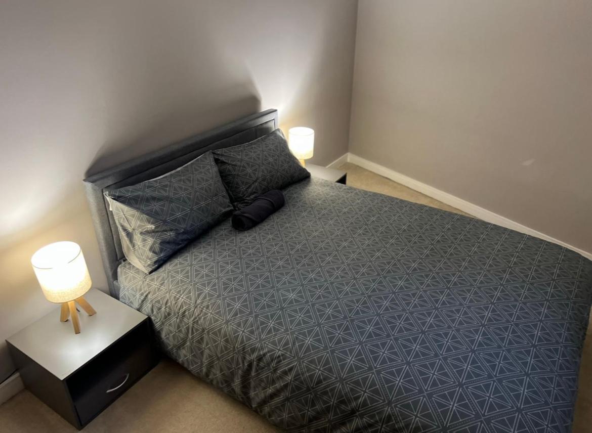 קרוידון Modern Room Homestay In Apartment With Private Bathroom מראה חיצוני תמונה